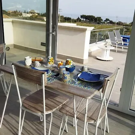 Torre Pozzillo 4* チーニジ